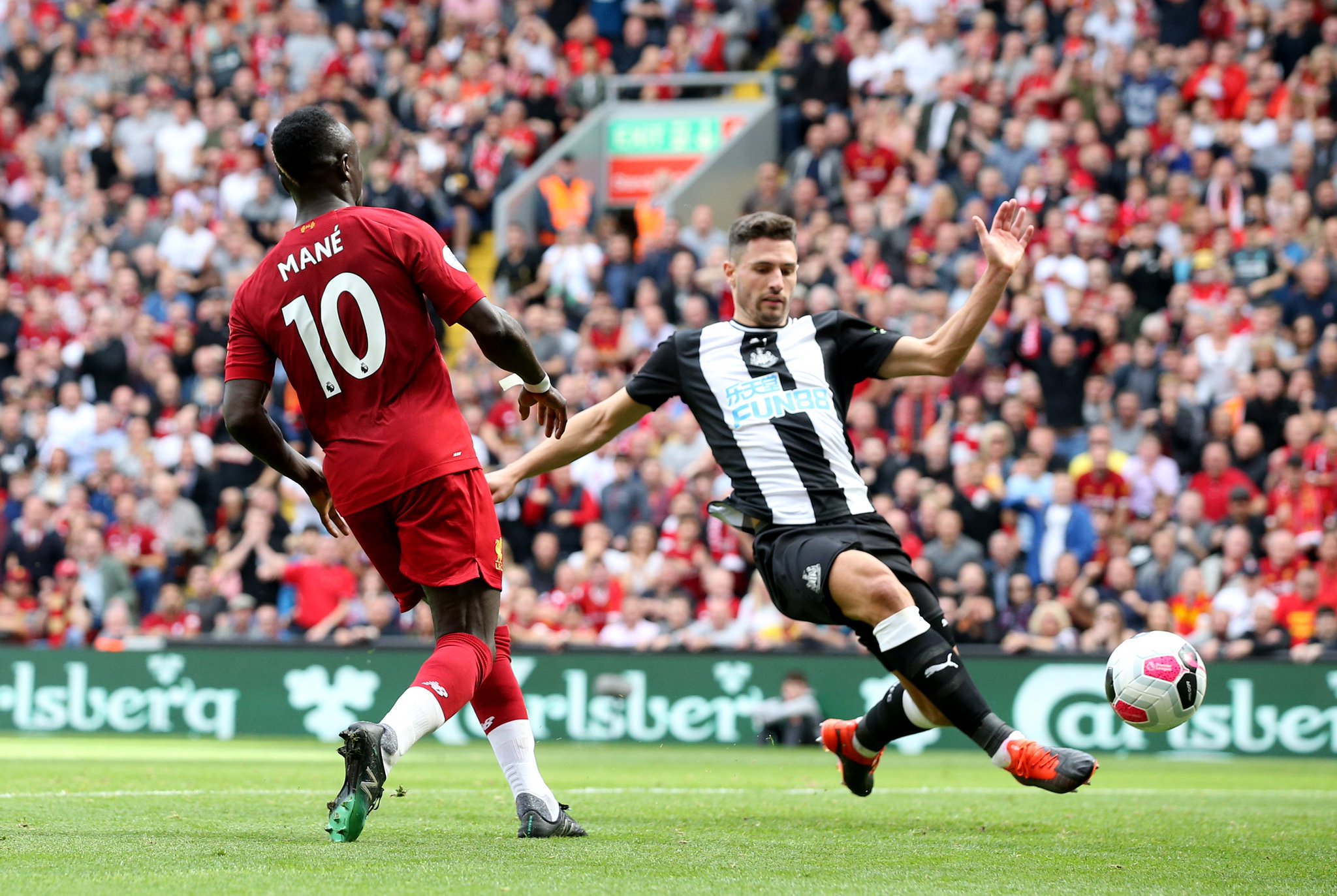 与赞助收入 与赞助收入